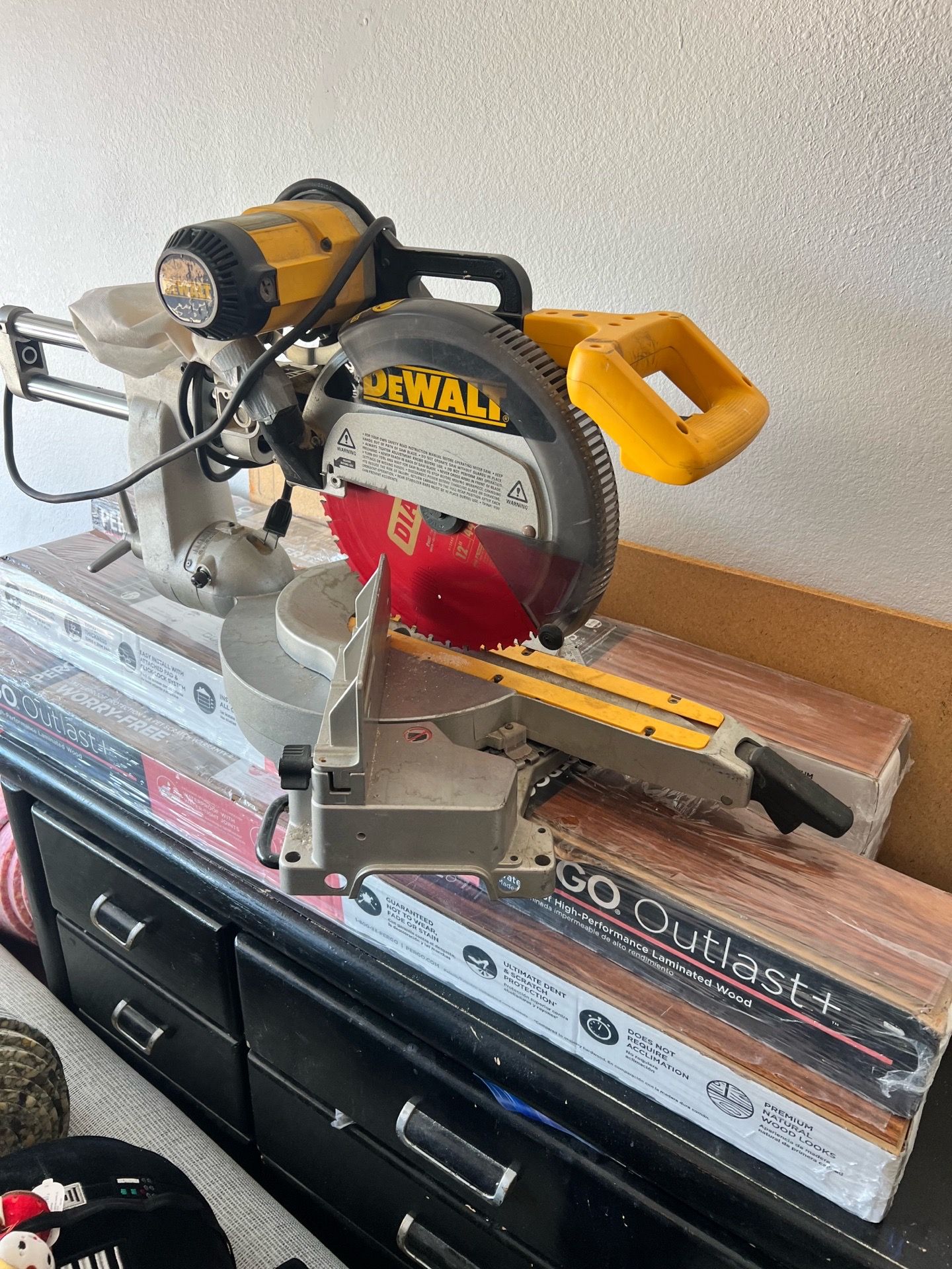 12” dewalt sliding miter saw