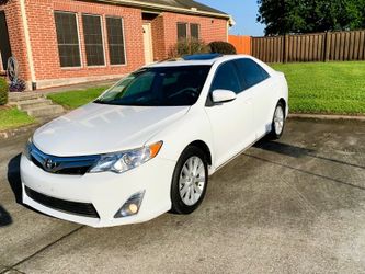 Toyota Camry XLE 3.5L 6-Cylinder