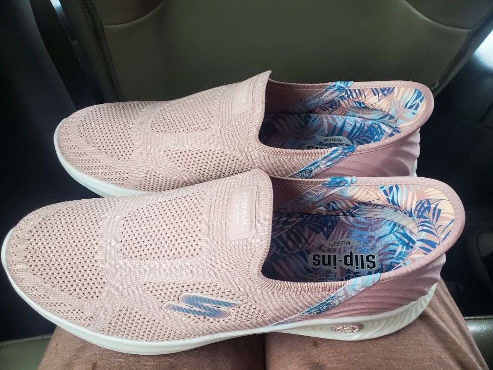 Brand New Pink Skechers $30