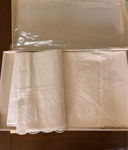 Vintage Italian bed linen- Crochet Lace Trim