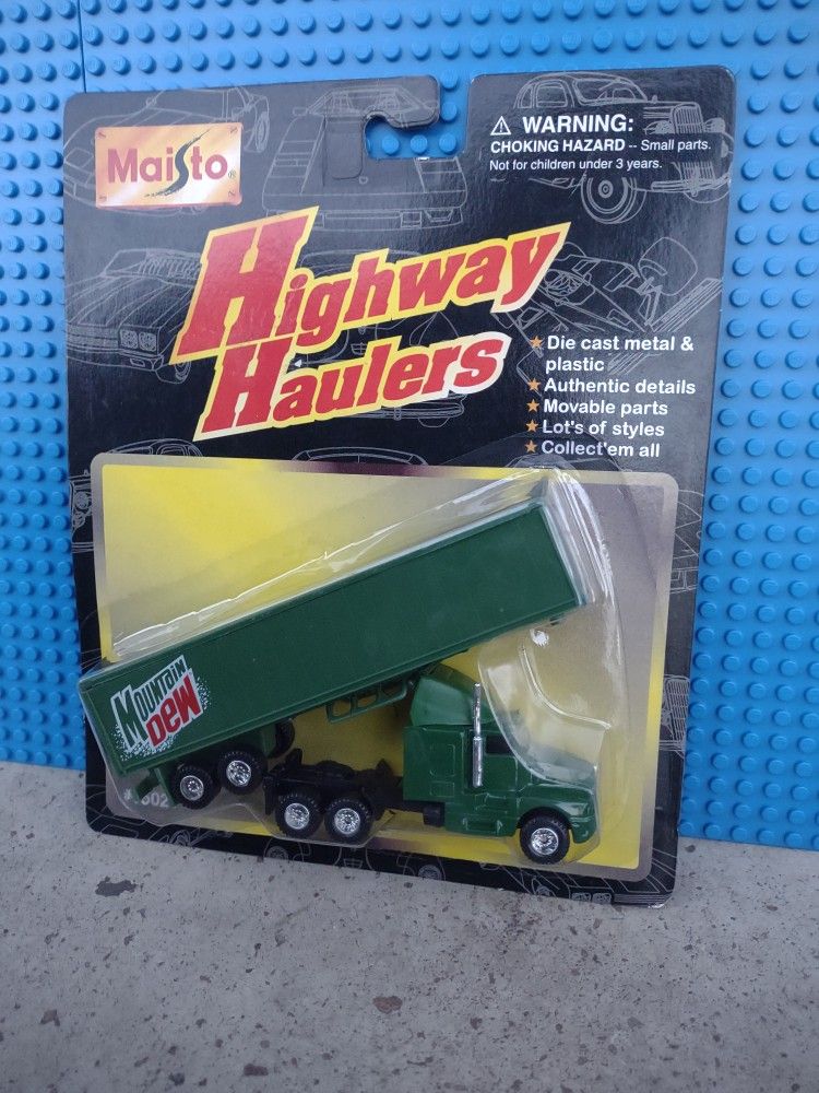 1998 Vintage Maisto Highway Hauler Truck and Trailer Mountain Dew Brand Combo