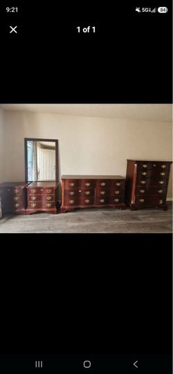 Dresser set