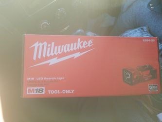 MILWAUKEE M18 LED SEARCH LIGHT
