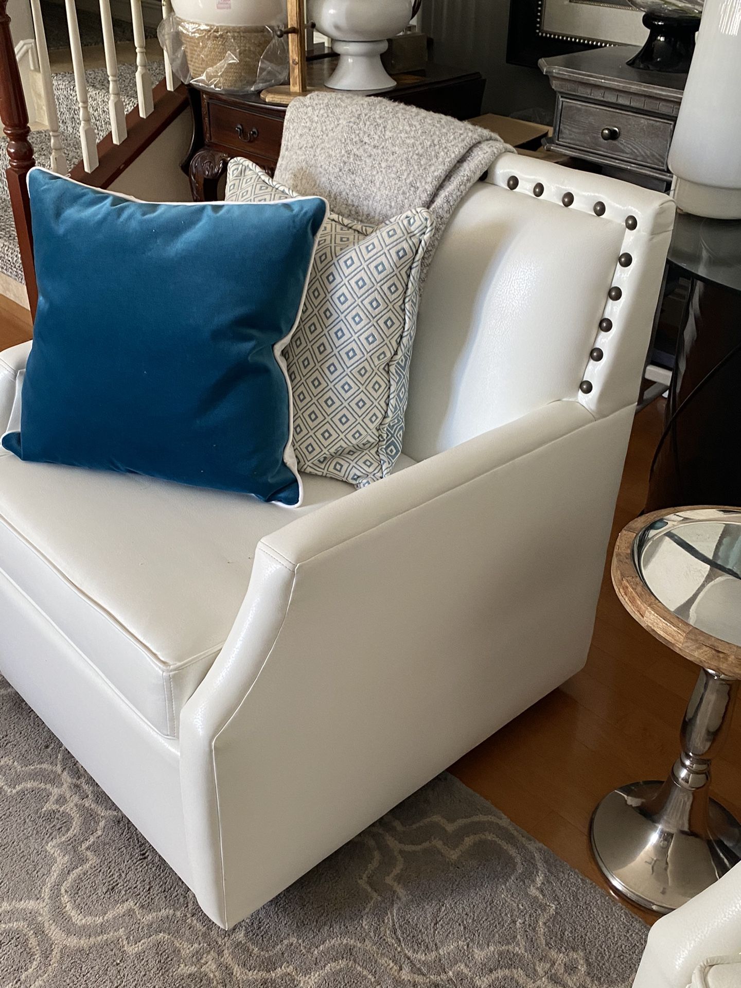 Gorgeous Contemporary Swivel Chairs