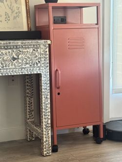 Locker cabinets