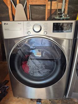LG ThinQ Washer & Dryer Combo Stackable