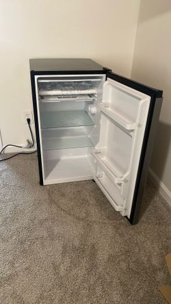 Refrigerator 18.7” Hisense 