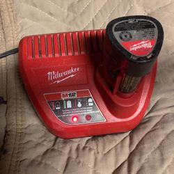 12 V L Charger Milwaukee 