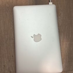 Macbook Air 11 inch version 10.15.1