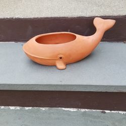 Planter Terra Cotta whale 