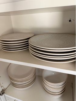 Stoneware dinnerware