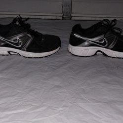 Nike Black Shoes, Running Athletic Sports Jogging Shoes Mens Size 11 - $40

