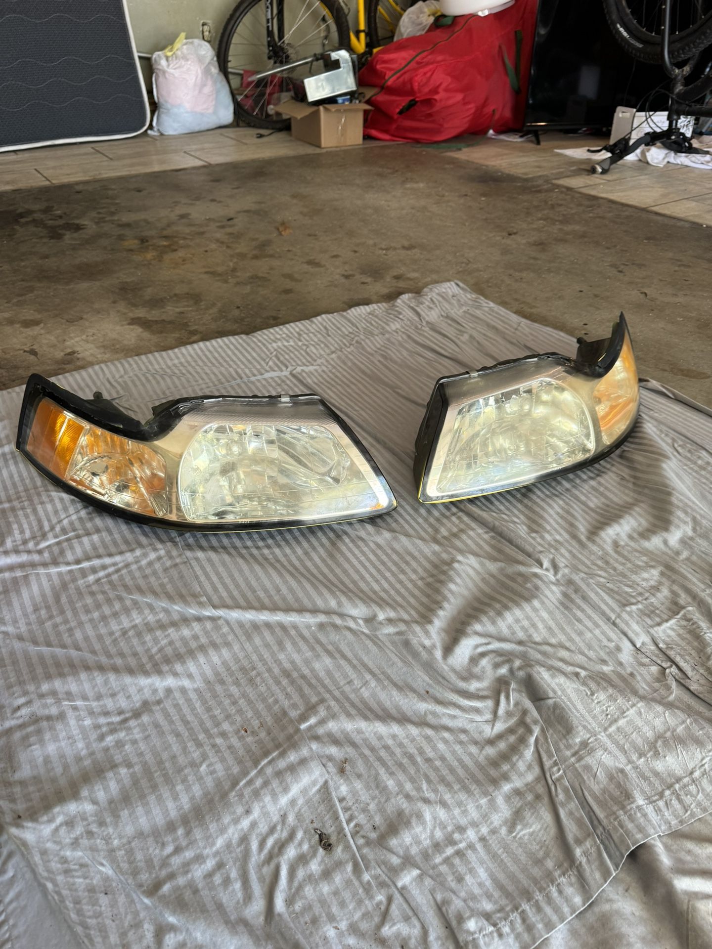 2003 mustang headlights