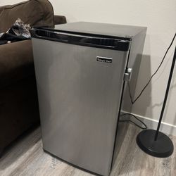Magic Chef mini fridge