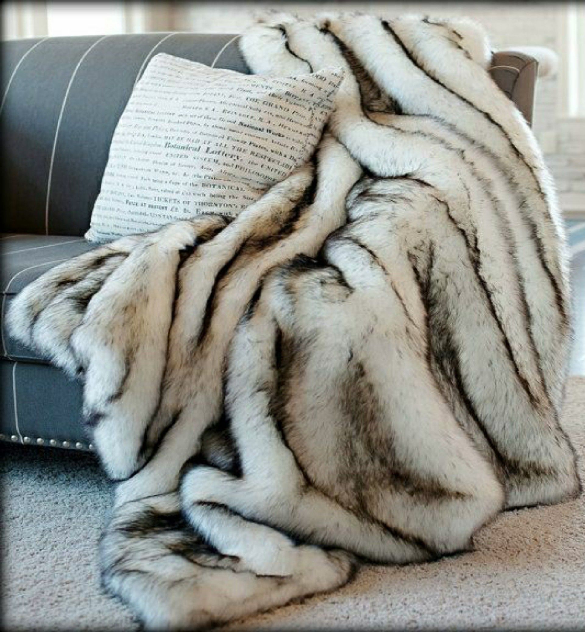 Faux Fur Russian Husky Luxury Throw Blanket 3'x5'