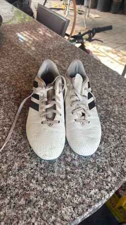 Adidas Nemeziz Messi 18.4 soccer cleats