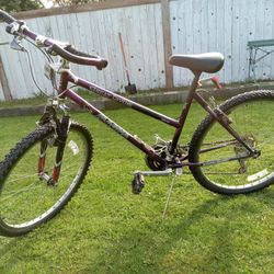Magna Great Divide Women's 26-in Front Suspension Mountain Bike