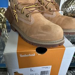 Timberland premium 6" Wheat Nutbuck Waterproof Size 1