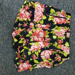 Jrs small skirt Xhiliration floral black mini skirt, Lot K