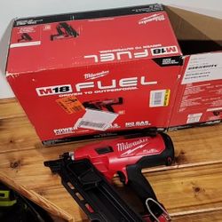 Milwaukee 18 'Fuel' 30° Degree Finish  Nailer