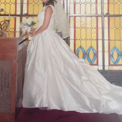 Wedding Dress size 8 with Train