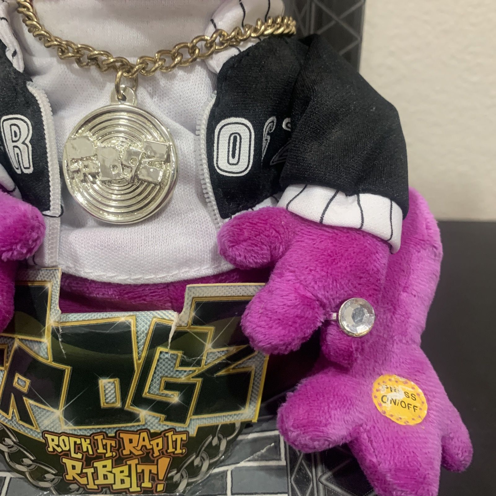 2005 Hip Hop FROGZ Dances & Sings 