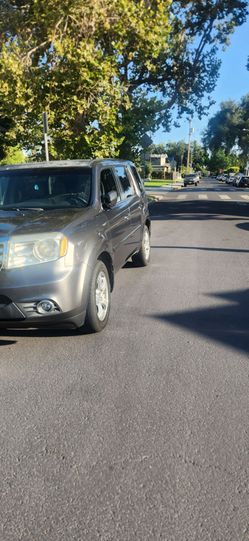 Honda Pilot SUV Gray