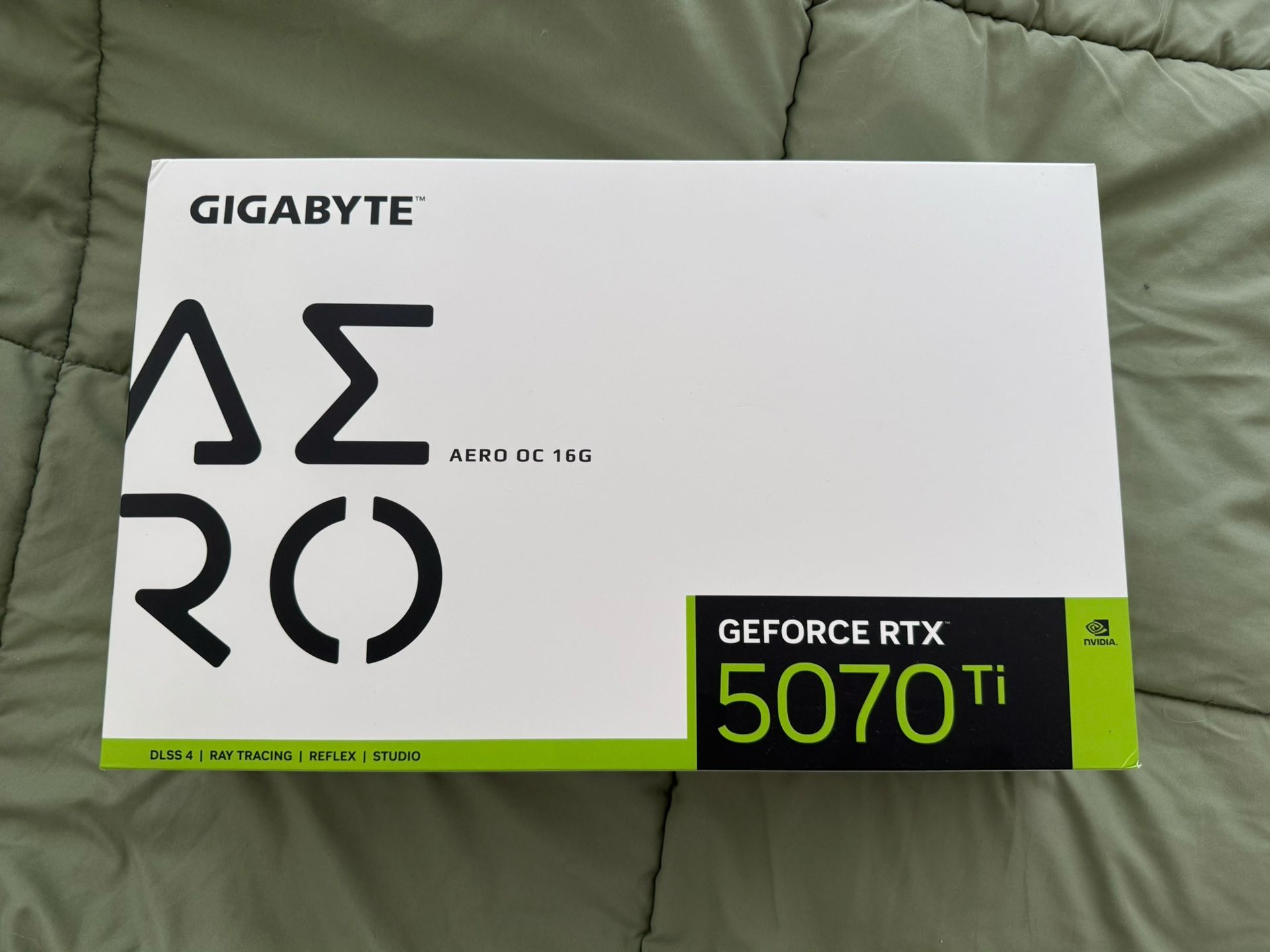 Gigabyte 5070 Ti Aero Silver/White