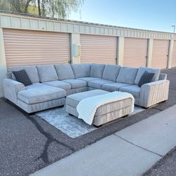 Ashley 5 pc grey Sectional w/ Chaise & Ottoman - Delivery