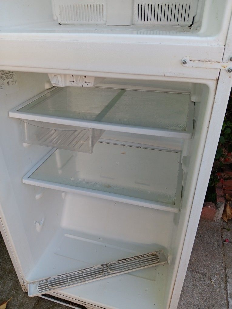 Good Refrigerator For Sale 