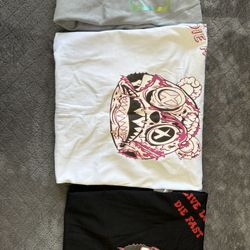 3 Mens size XL short sleeve Tshirts. 1 Gray, 1 White and 1 Black. 3 shirts 1 price.