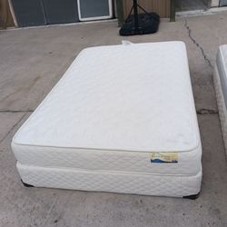 Full size mattress and box spring