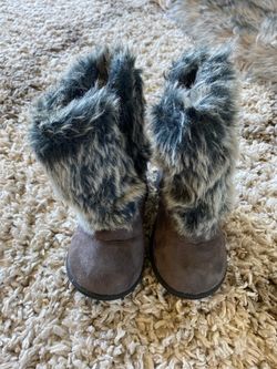 Brand new carters boots size 7