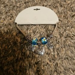 CHARM BRACELET WITH HEARTS