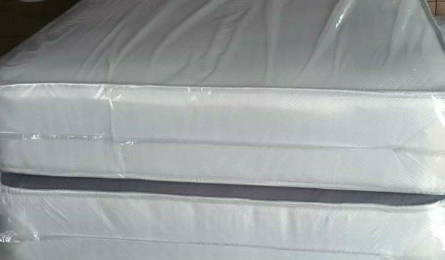 GREAT SALE QUEEN REGULAR MATTRESS AND BOX SPRING