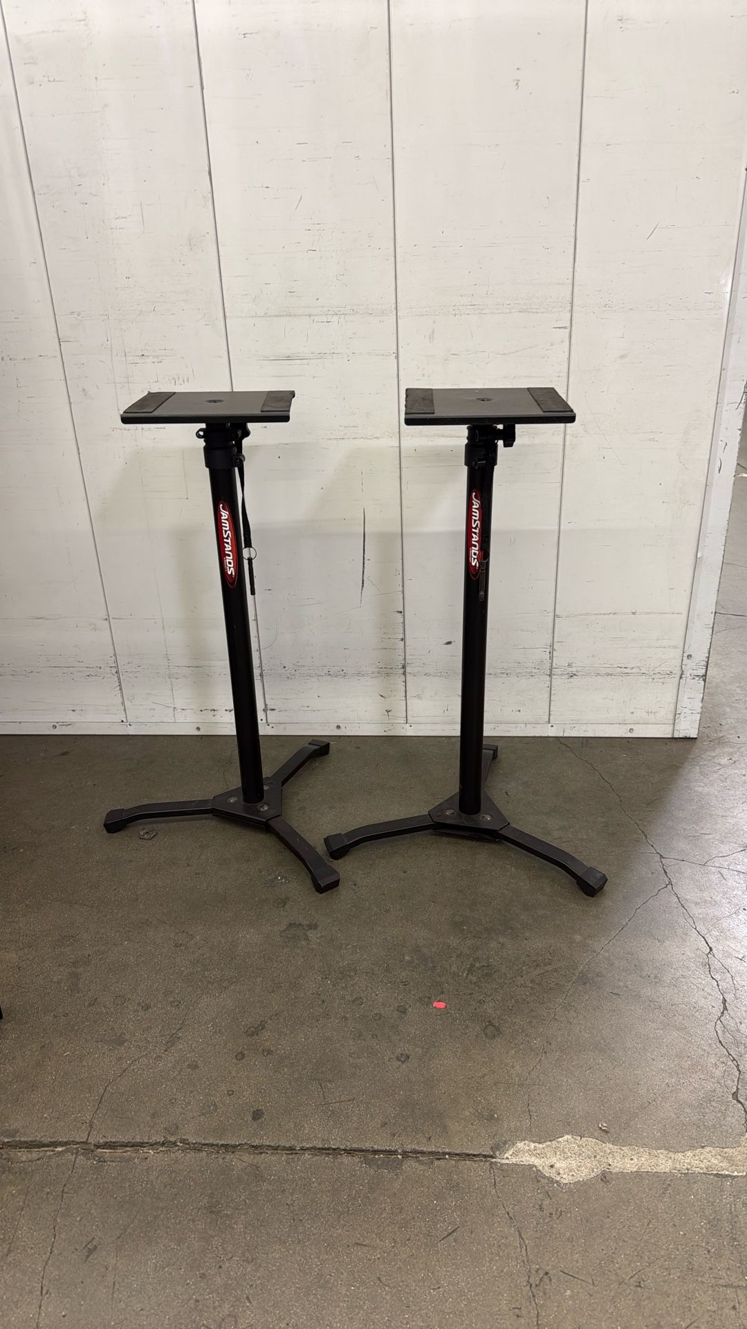 SPEAKER STANDS 