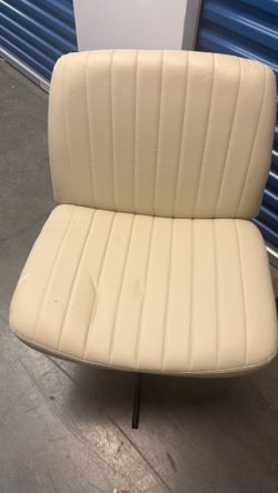 Cream criss cross chair