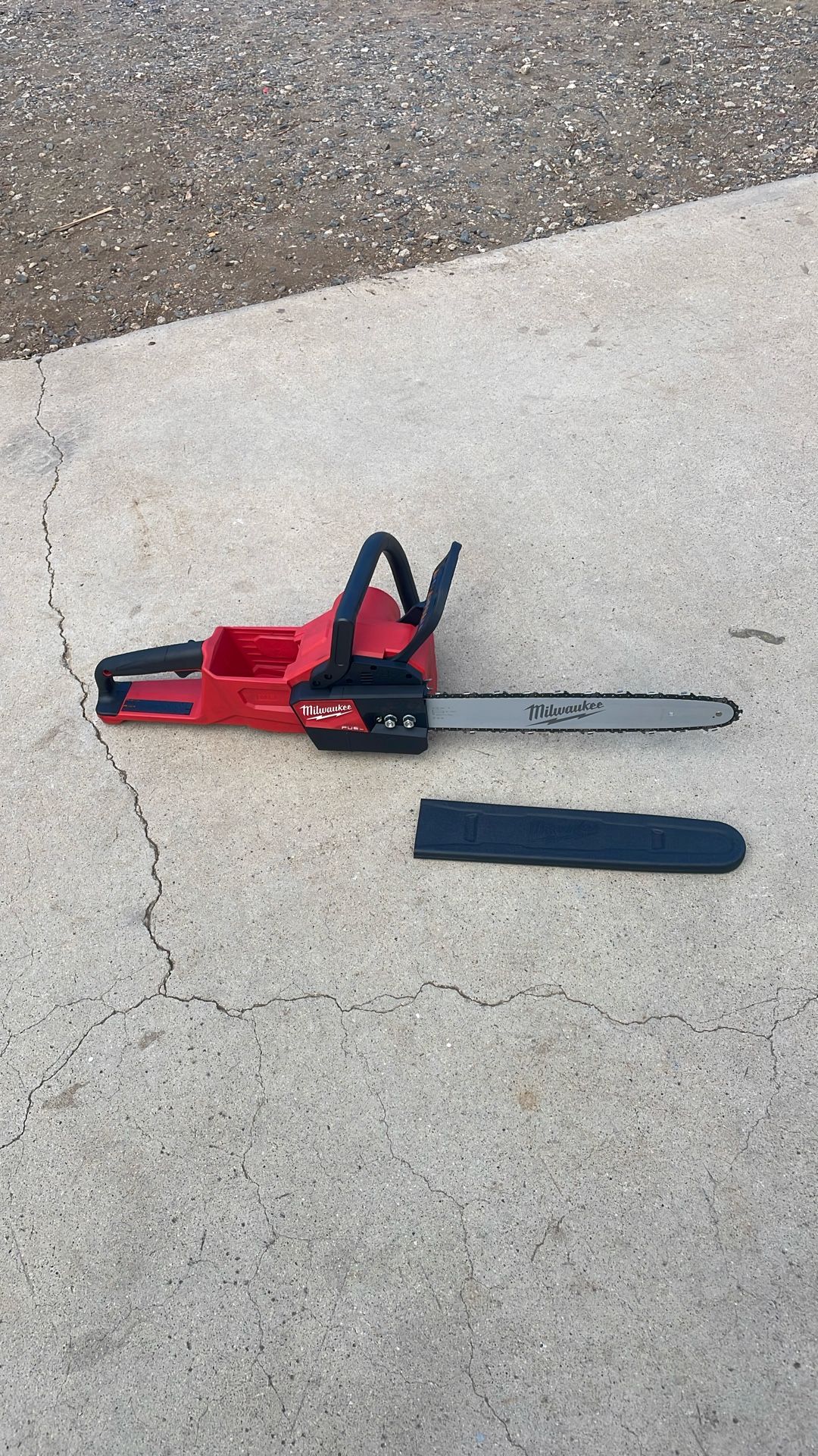 Milwaukee M18 FUEL 16 in. 18V Lithium-Ion Brushless Battery Chainsaw (Tool-Only)