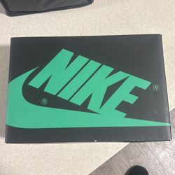 Nike air Jordan 1 retro high og size 5 youth