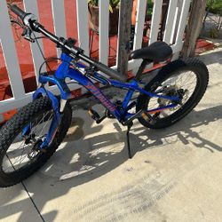 Specialized Kids Bike – 20” Wheels – Excellent Condition