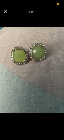 Green fashion stud earrings