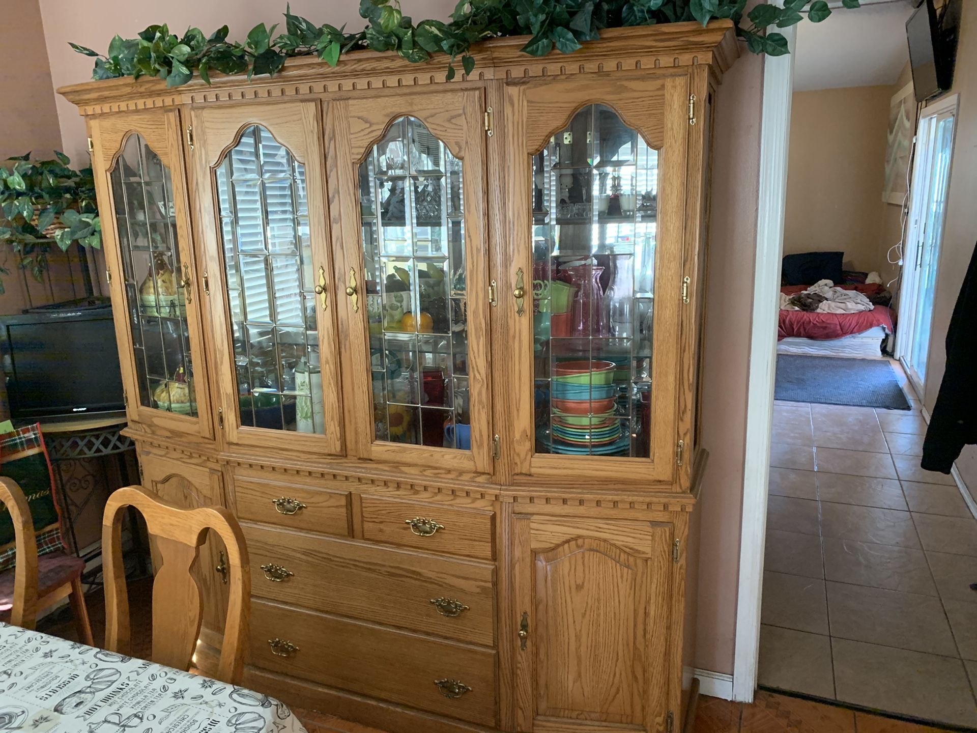 Thomasville style dining room set to hutches table and chairs