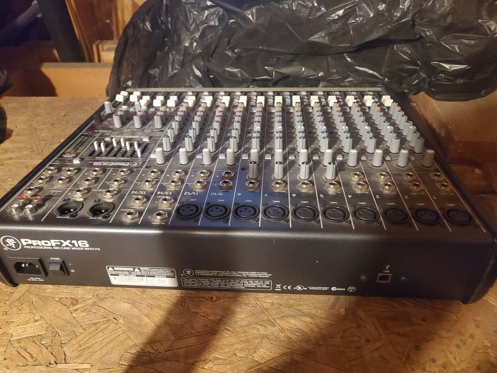 PROFX 16 MIXER WITH FX