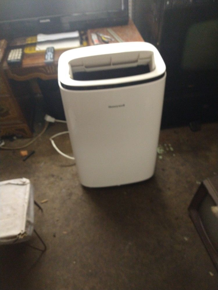 Honeywell Portable Air Conditioner One Season Old