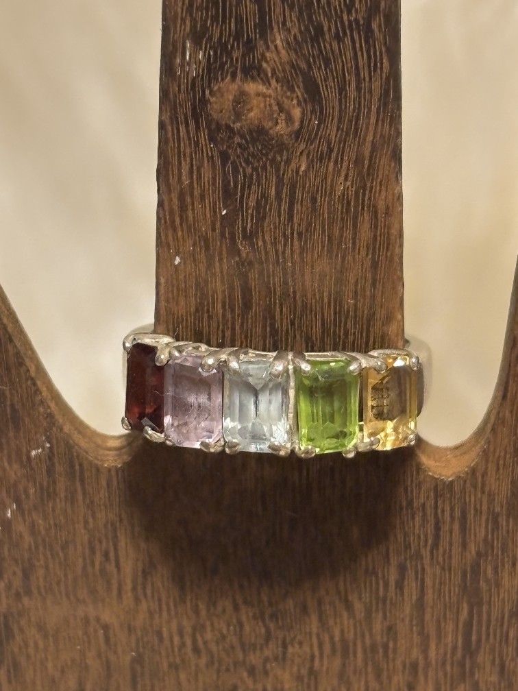 925 Size 7 Ring With Stones. Like New See Photos
