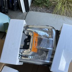 Ford 150 Lariat 4x4 OEM Truck Head Lights 