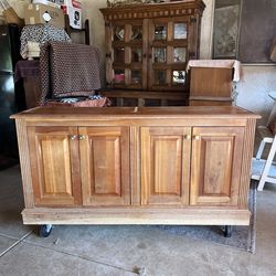 MUEBLE. DE  MADERA  PARA  LOQ. GUSTE