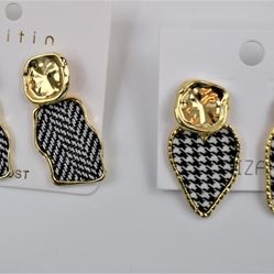 pleated feather earrings

