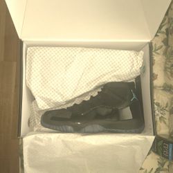 Gamma BLUE JORDAN 11'S VNDS WORN 1 TIME FOR BOUT AN HOUR INSIDE