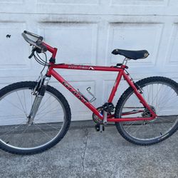 26” Giant Mountain Bike In Great Shape 